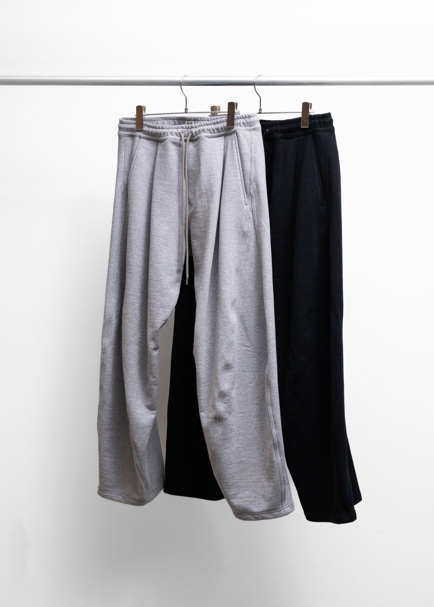 KHOKI 3D Cutting Sweat Pants スウェットパンツ正面 GRAY BLACK