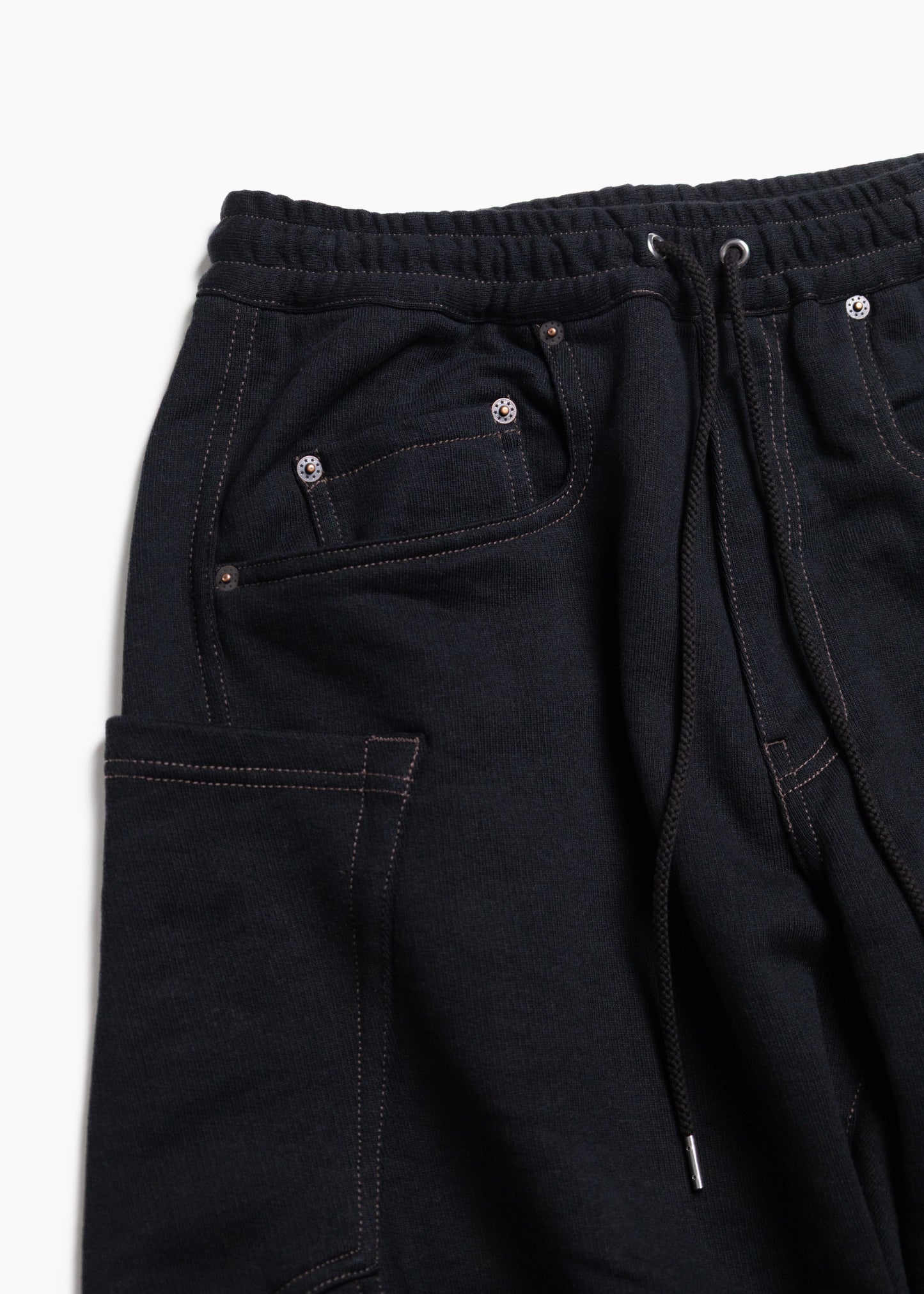 [KHOKI] 3D cutting sweat pants