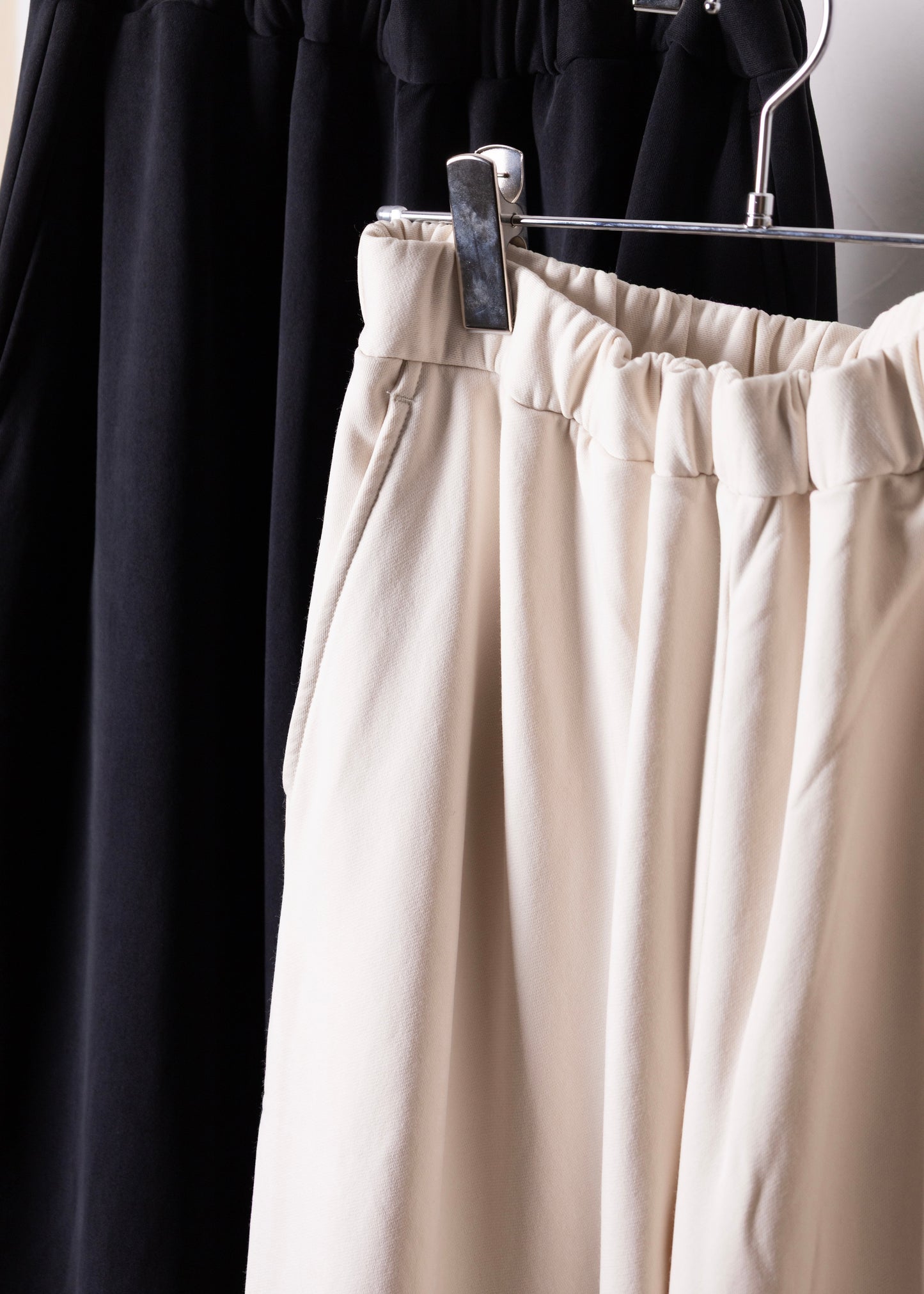 [KANEMASA PHIL.] 28G Cupro Easy Pants