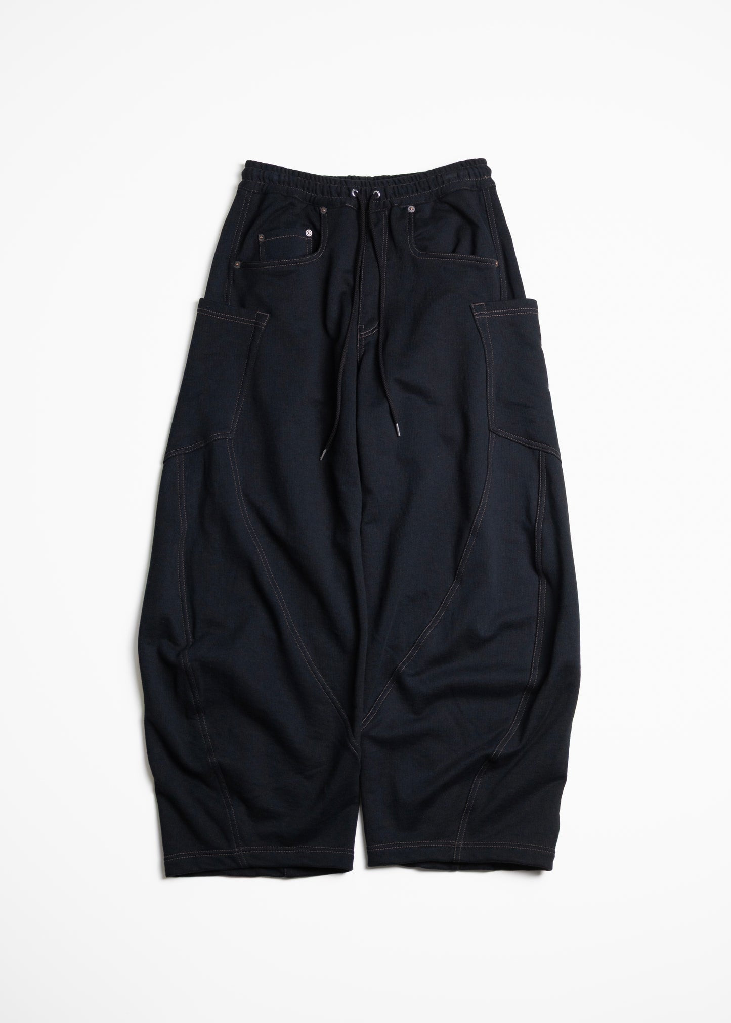 [KHOKI] 3D cutting sweat pants