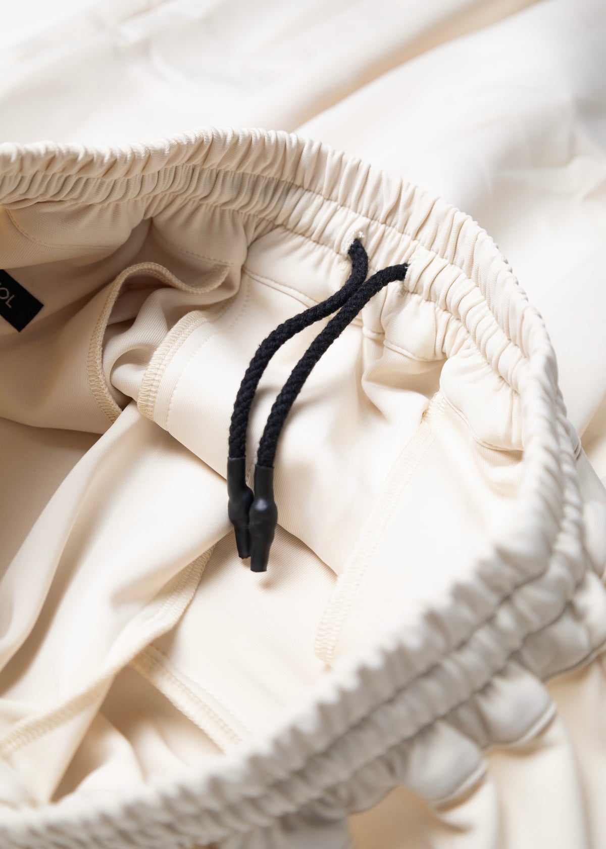 [ROTOL] Smooth Jersey Triple Tuck pants