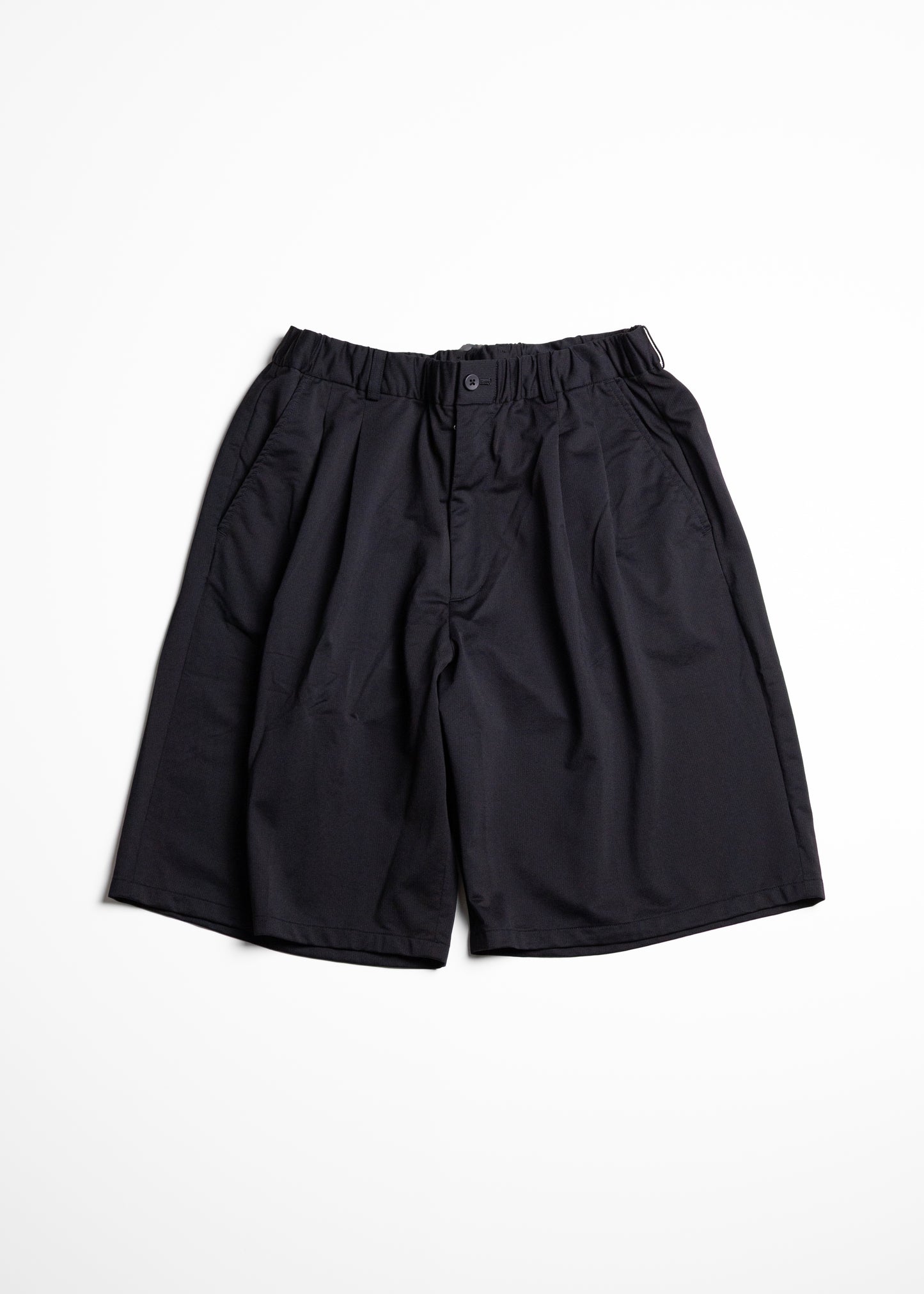 KANEMASA PHIL. 36G Nylon Tuck Easy Shorts. ナイロン ショートパンツ ブラック 正面