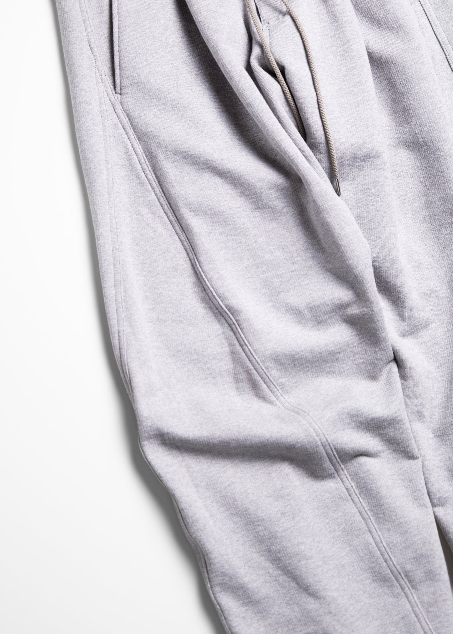 [KHOKI] 3D Cutting Sweat Pants