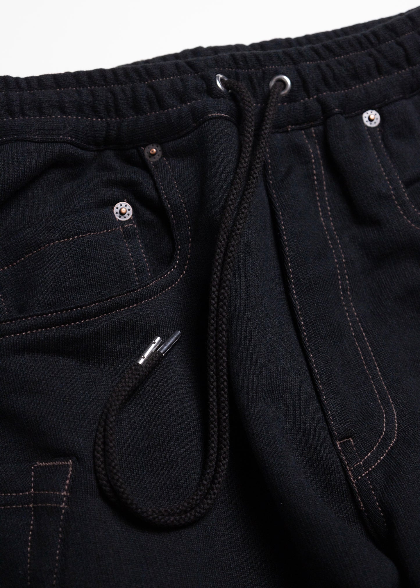 [KHOKI] 3D cutting sweat pants