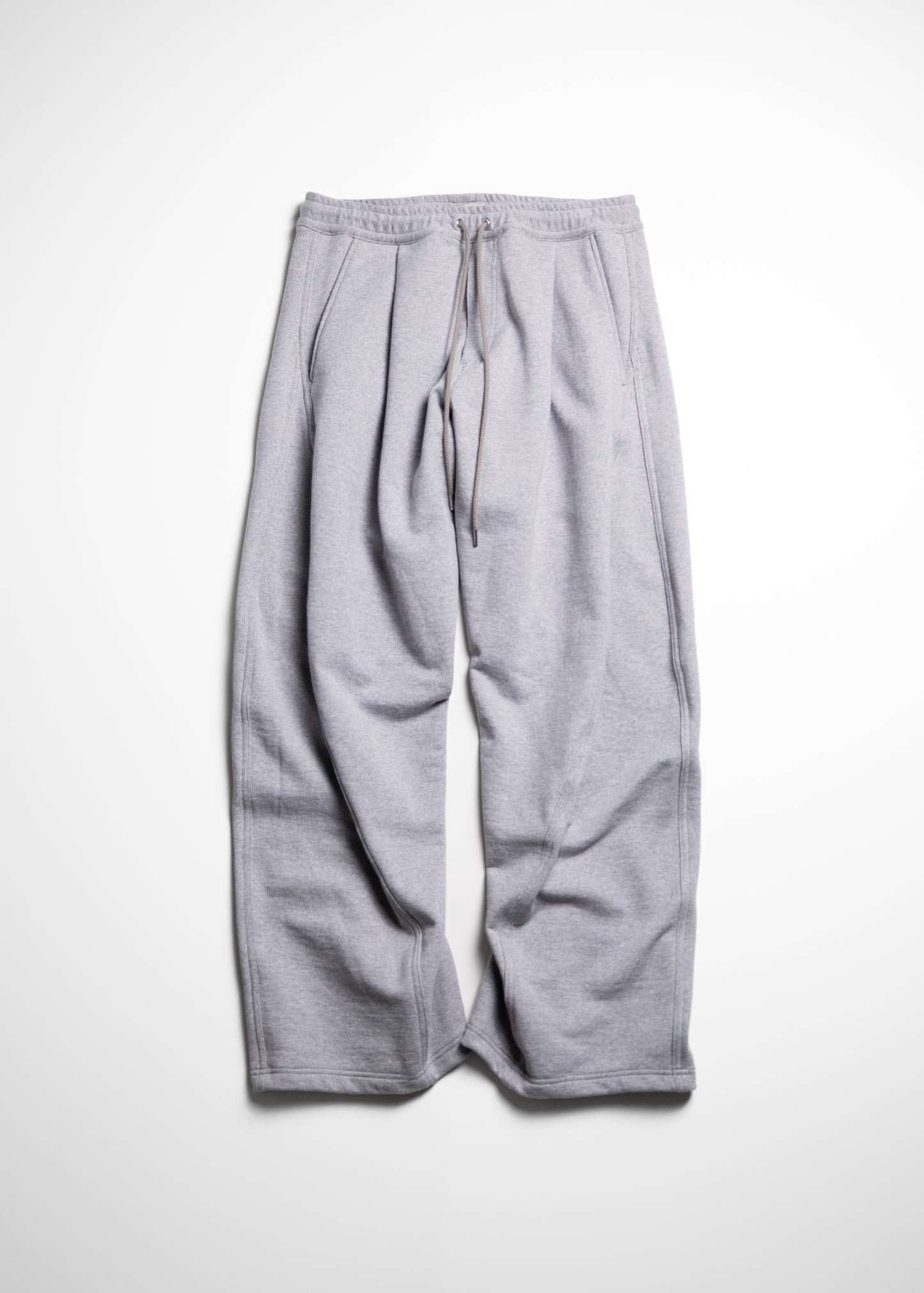 [KHOKI] 3D Cutting Sweat Pants