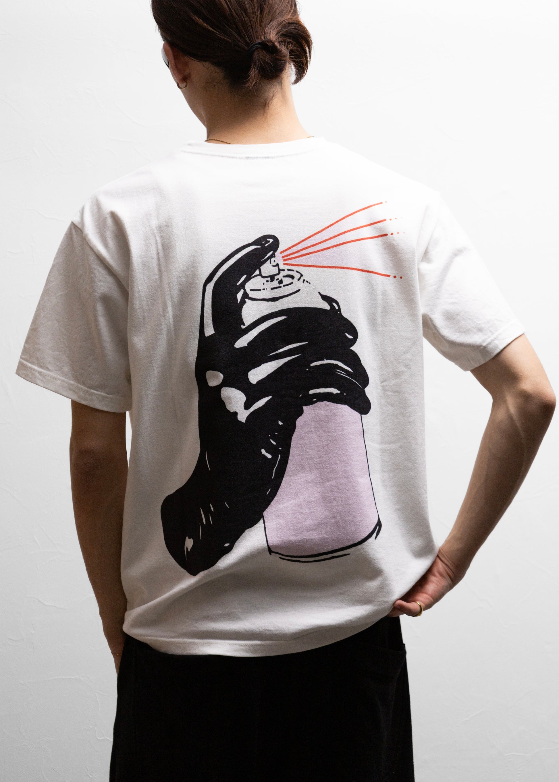 BIAS DOGS UBIK Tシャツ ホワイト 背面 着用モデル 180cm SIZE L