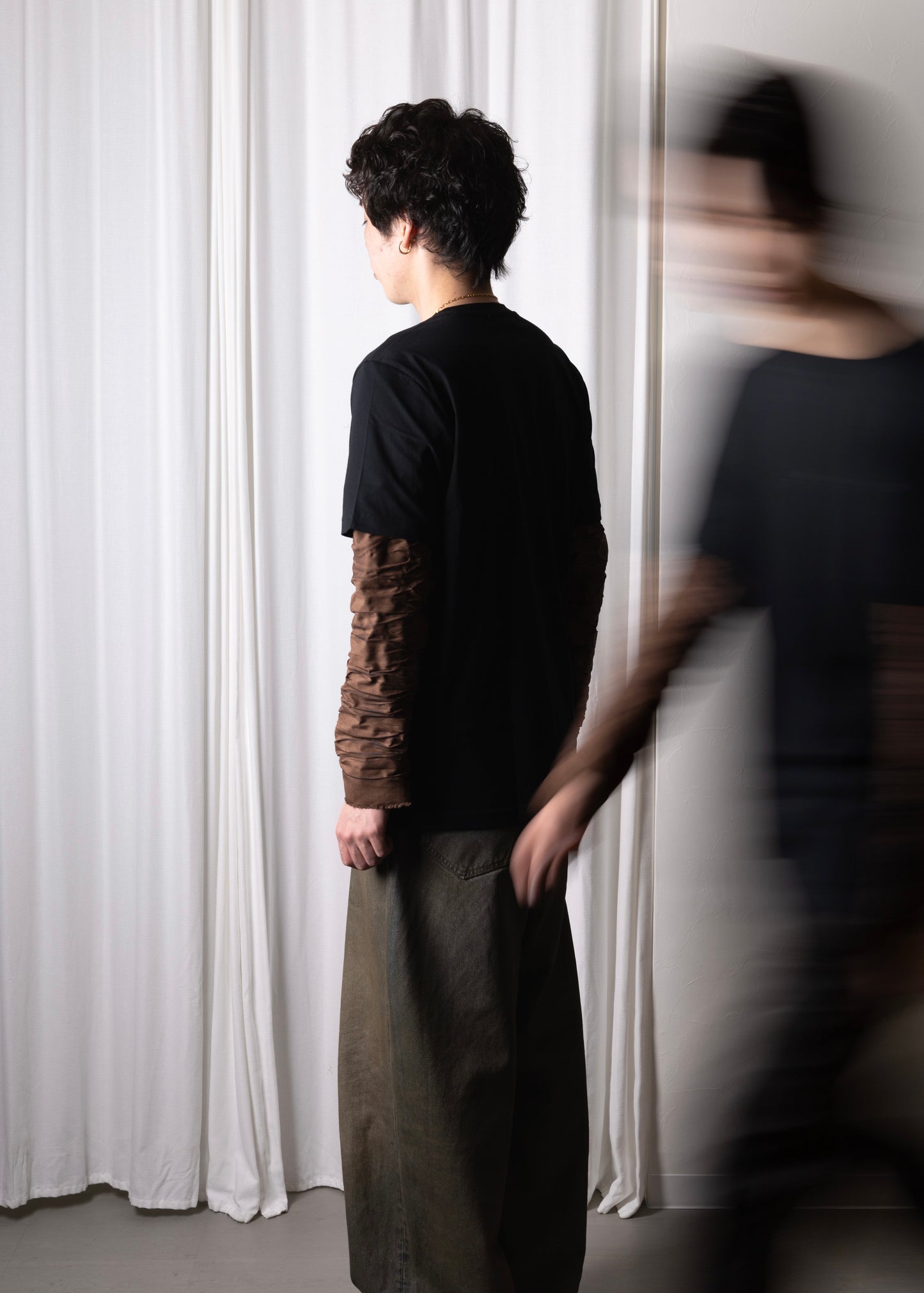 EXCLUSIVE [ryaw] VEIN ARM TEE