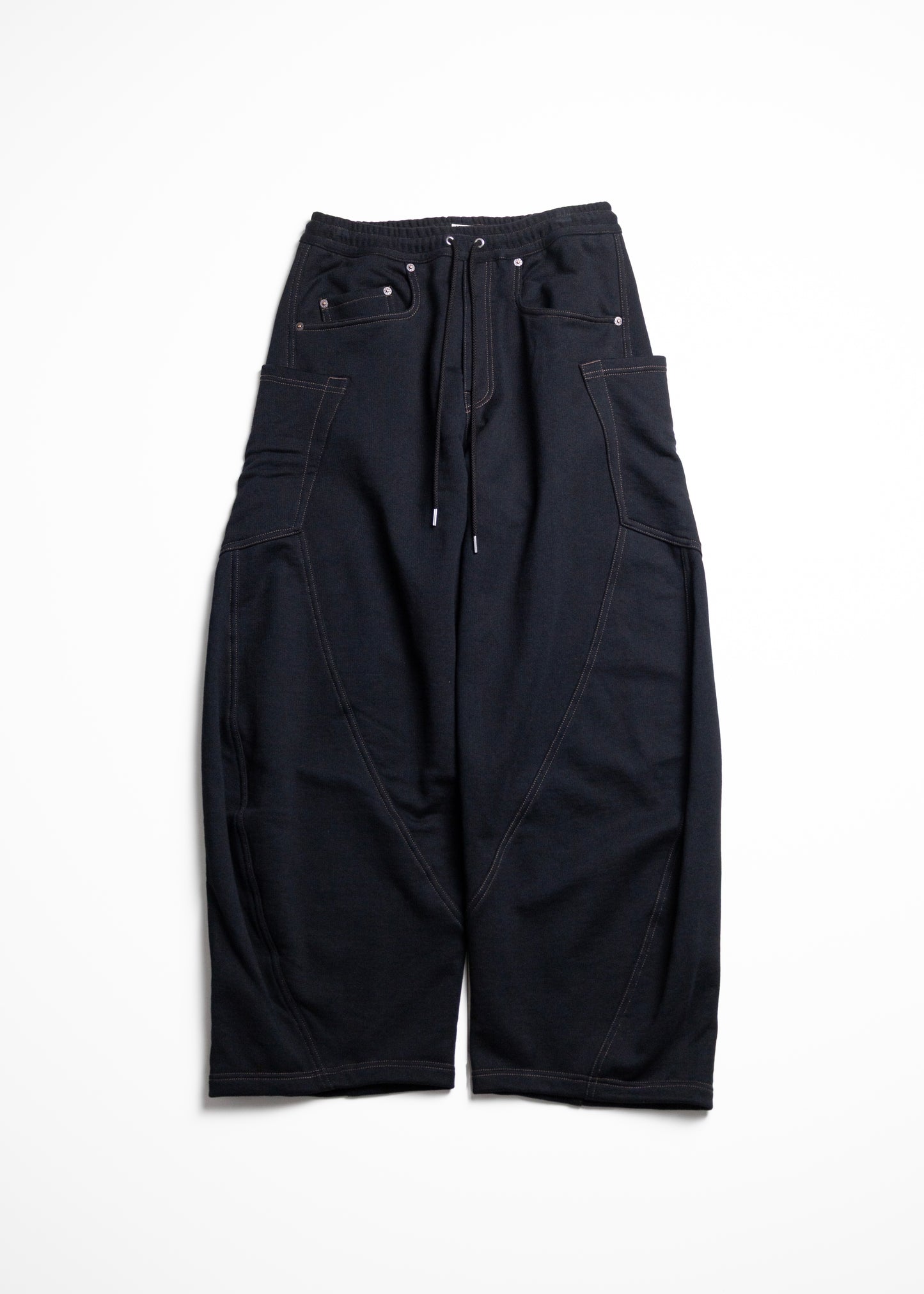 [KHOKI] 3D cutting sweat pants