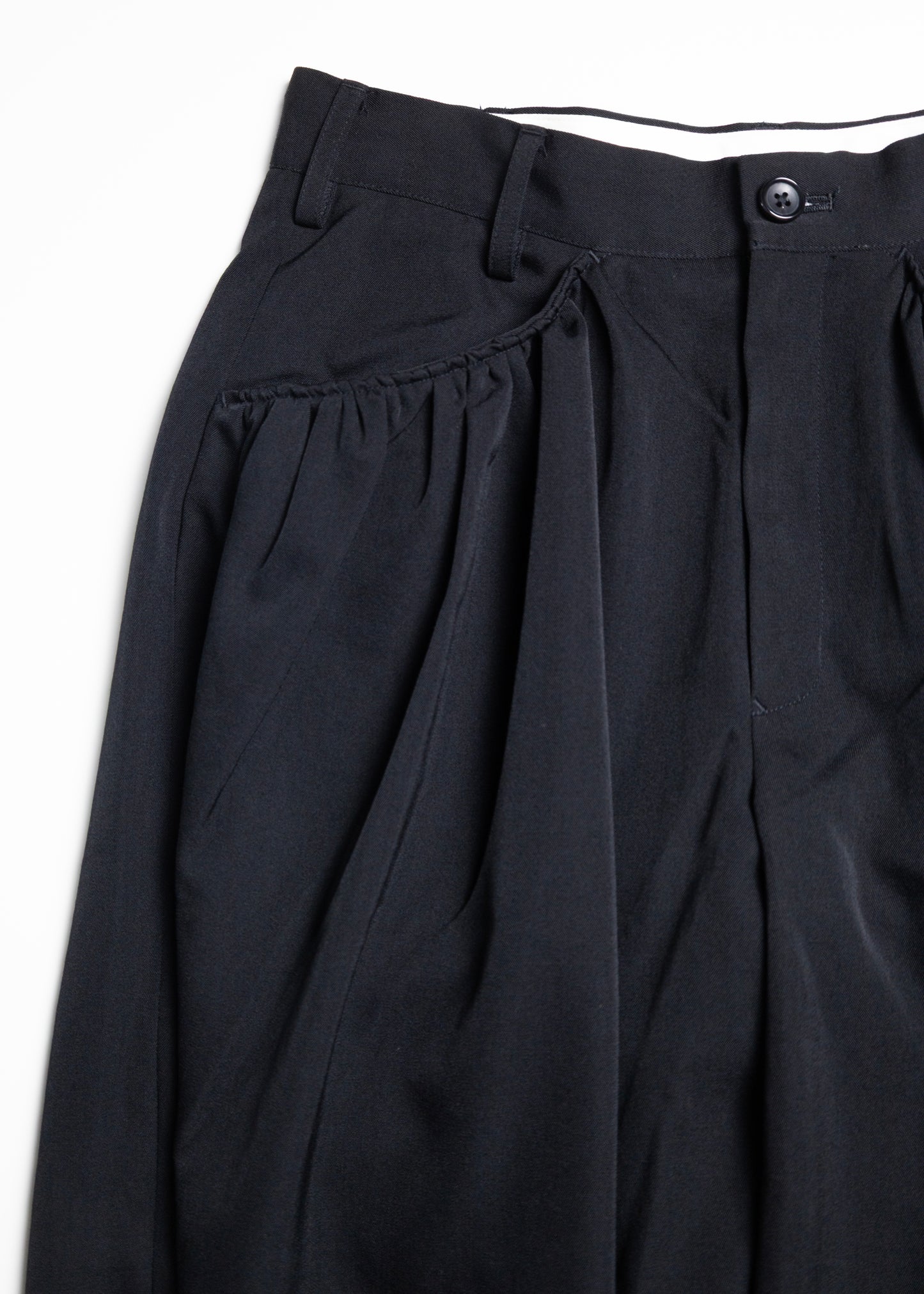 [KHOKI] Gather-detail Wool Gabardine Pants
