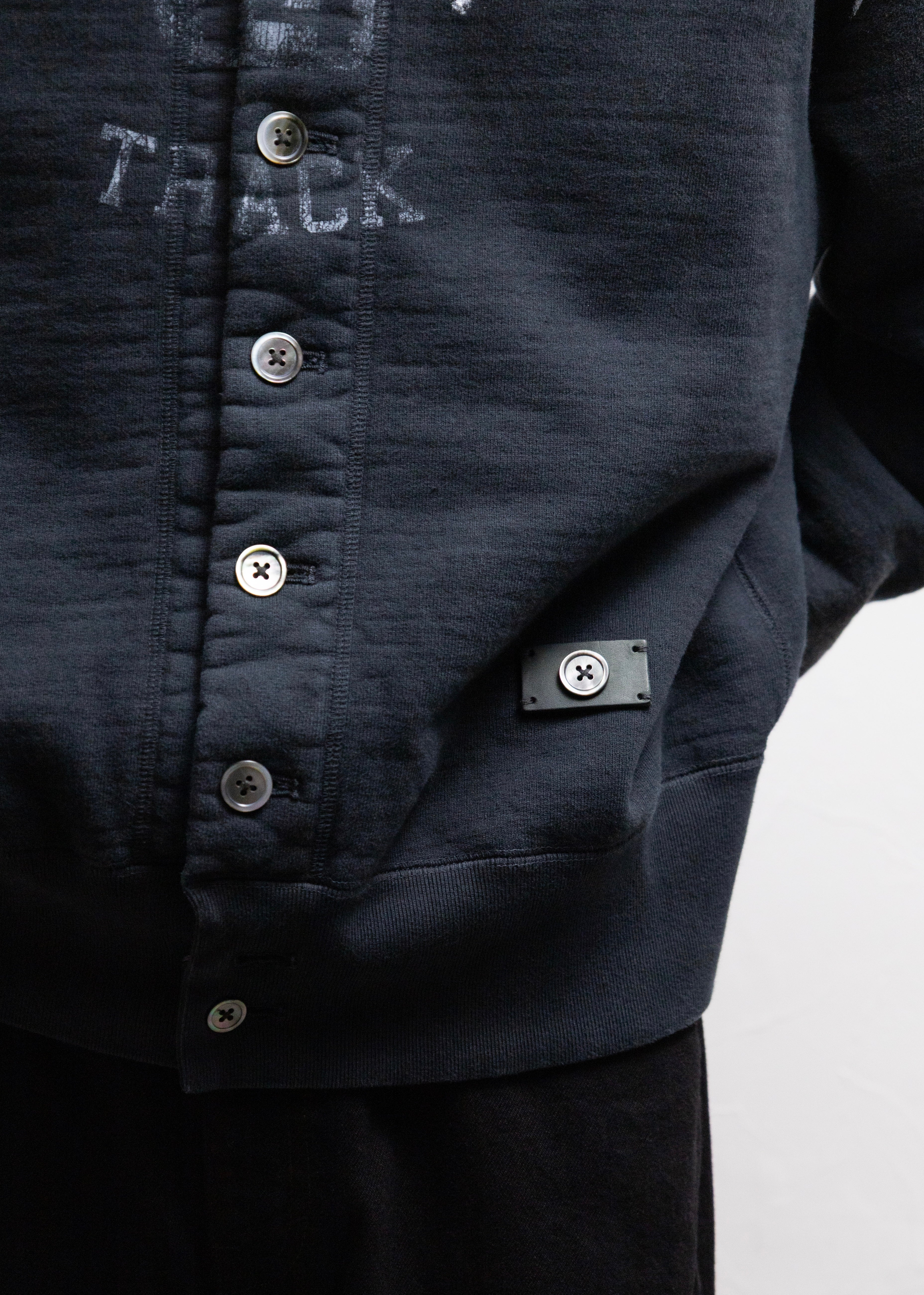 KHOKI （コッキ）Vintage-effect sweat cardigan – process