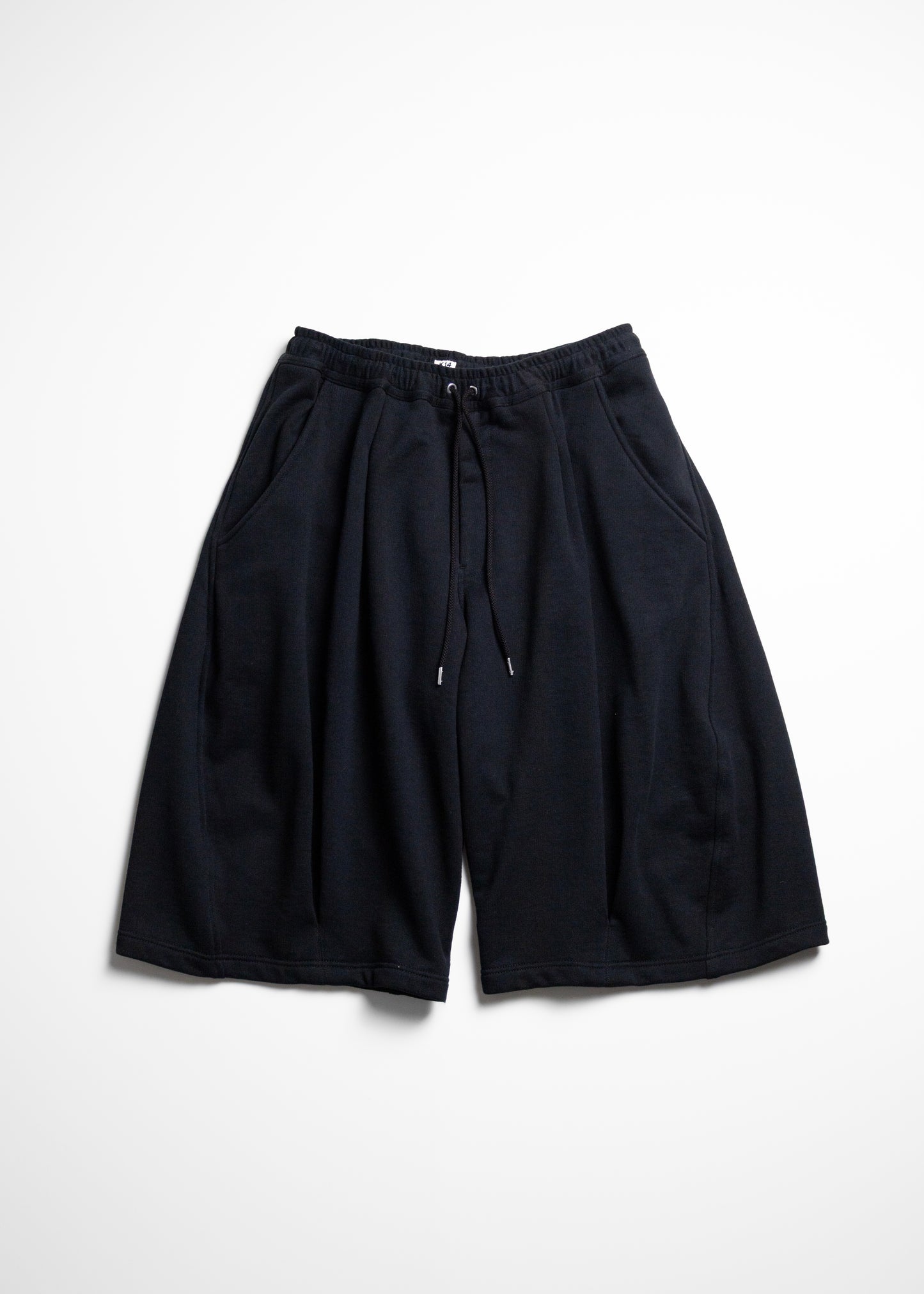 [KHOKI] Pleated Balloon Sweat Shorts