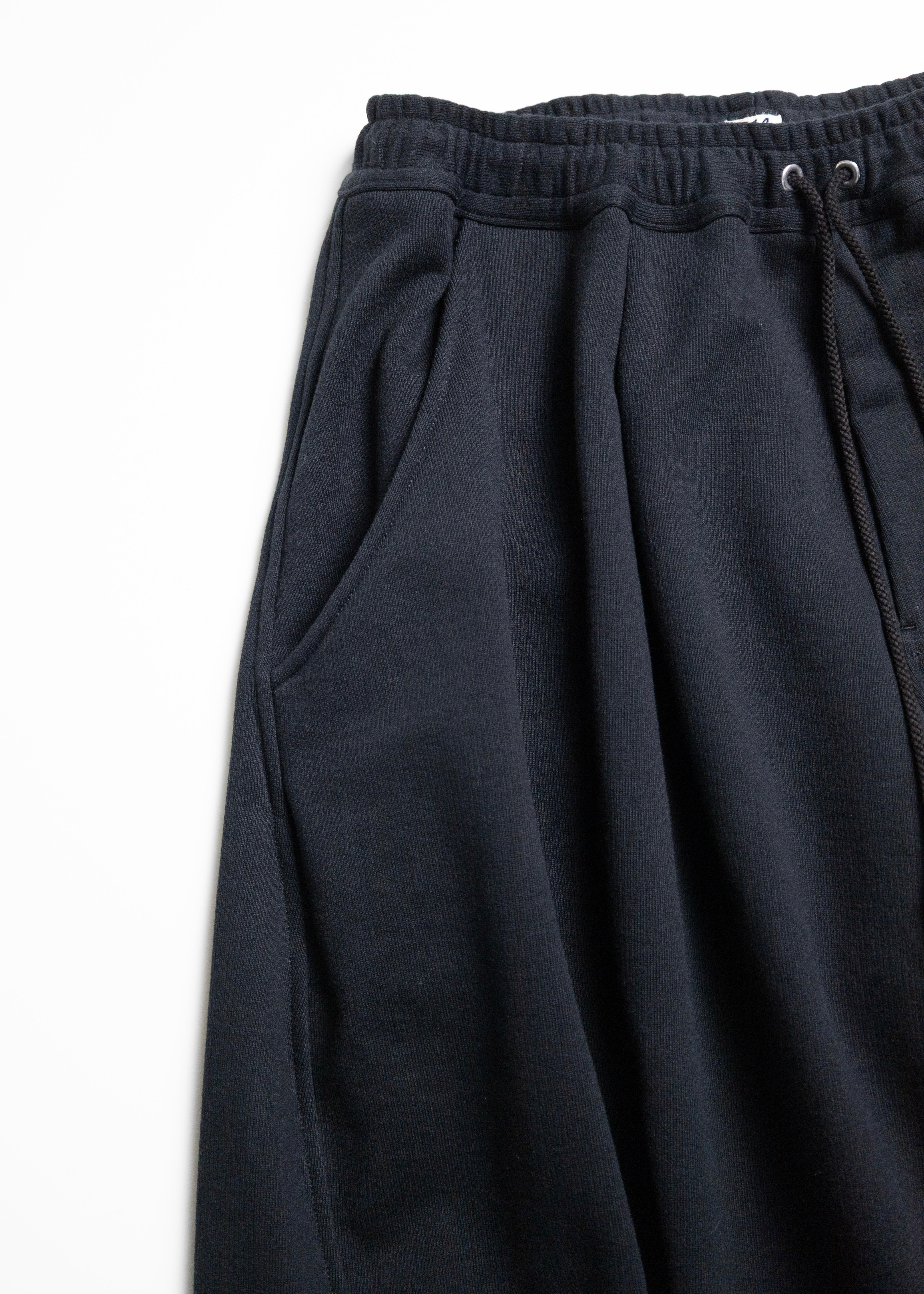 KHOKI （コッキ）Pleated Balloon Sweat Shorts – process