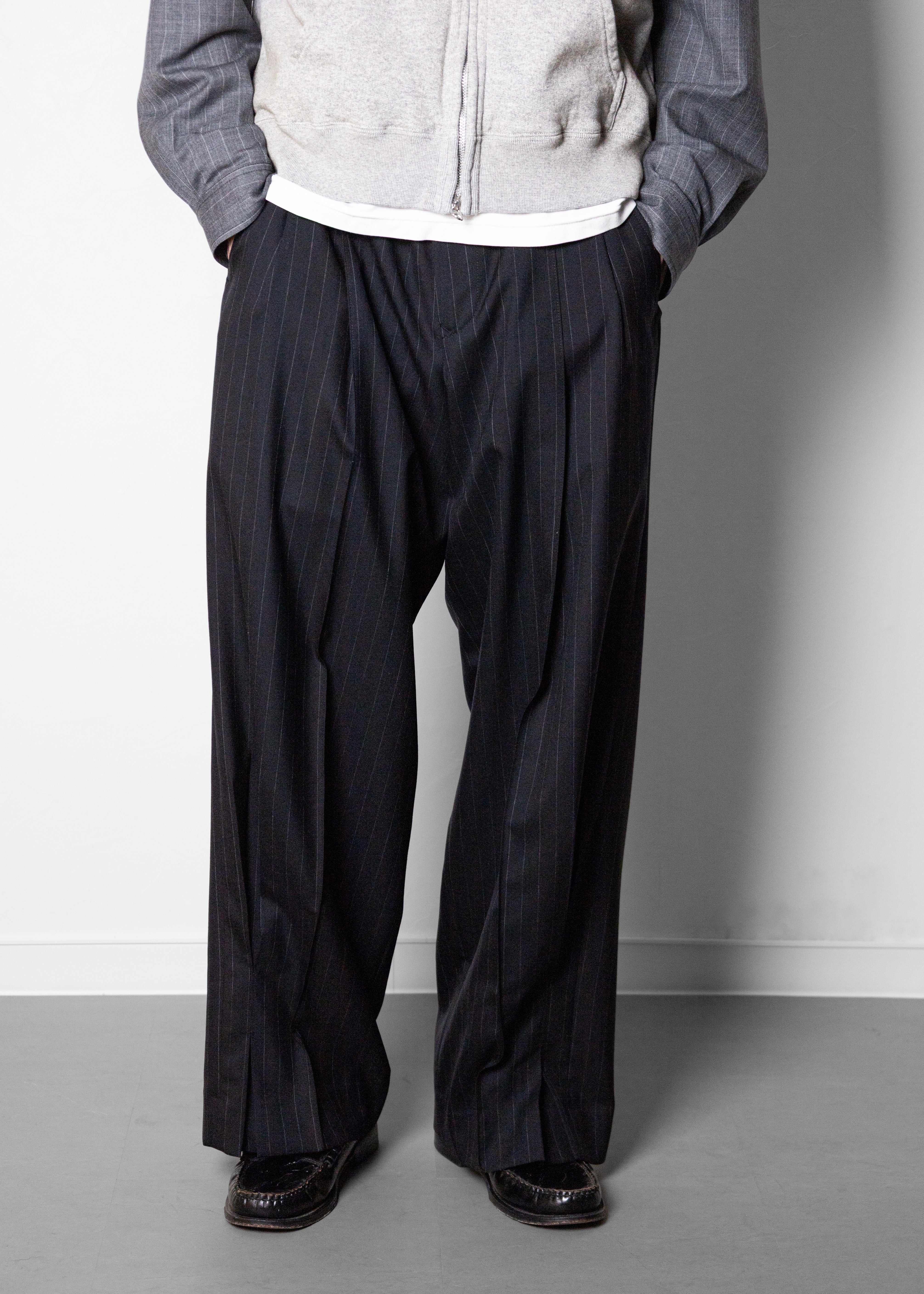 KHOKI （コッキ）Pleated Stripe Summer Wool Pants – process