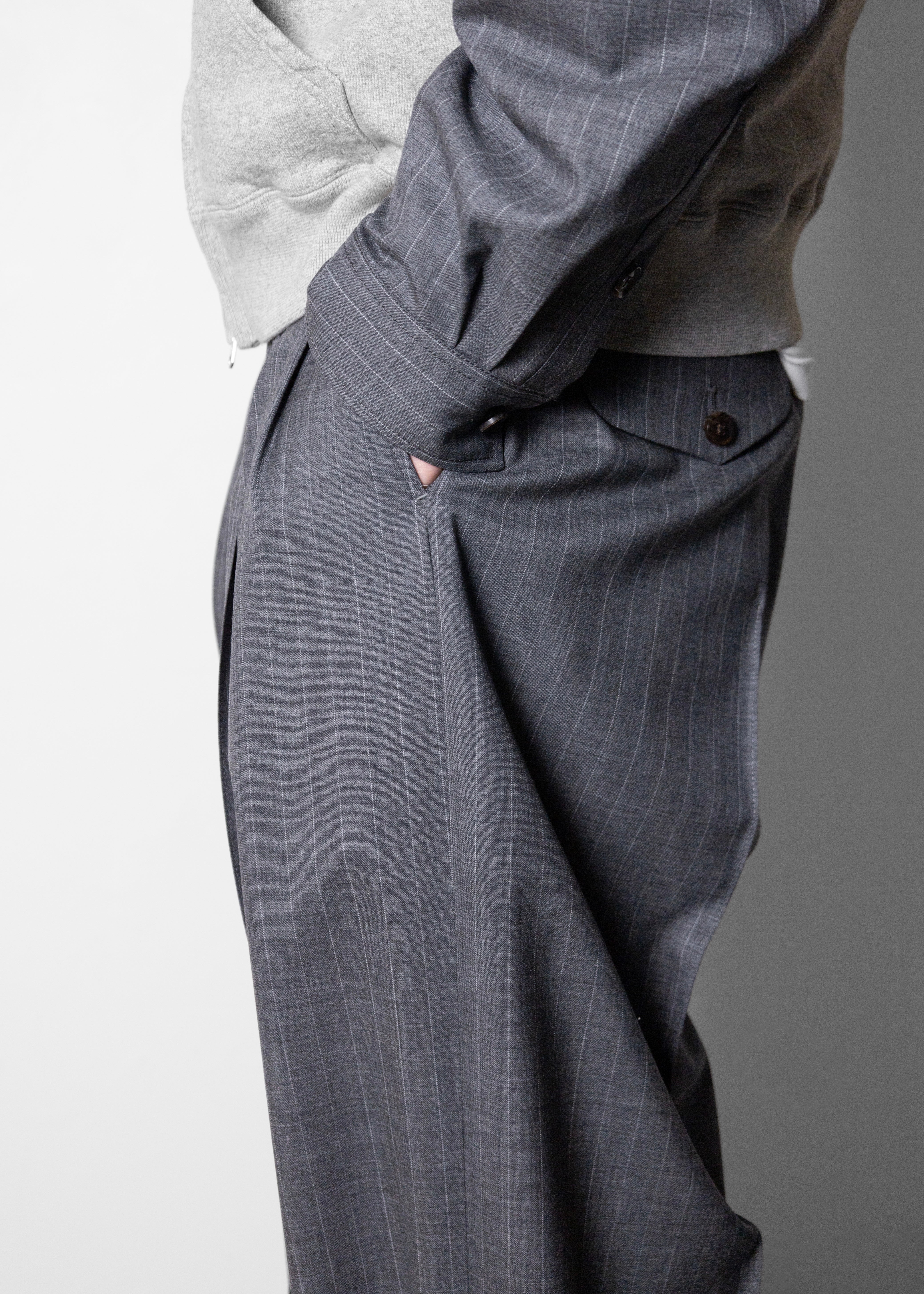 KHOKI （コッキ）Pleated Stripe Summer Wool Pants – process