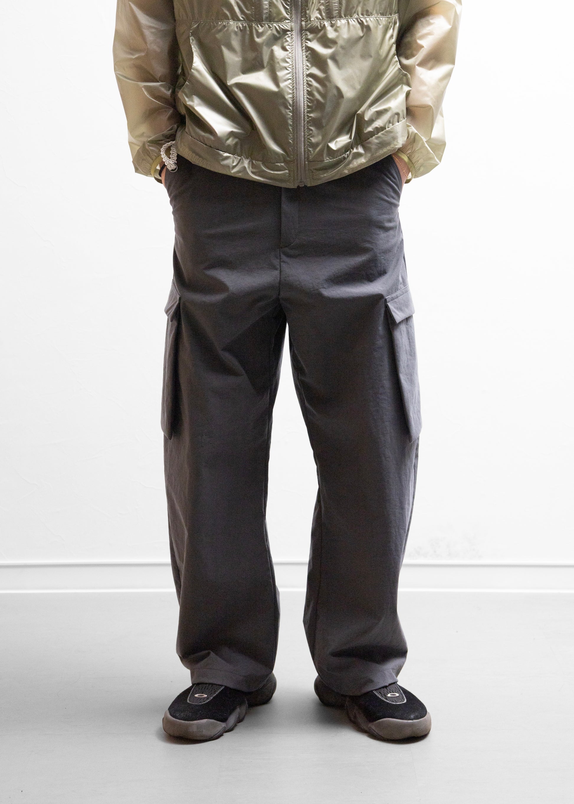 ryaw Sy cargo PANTS カーゴパンツ ナイロン グレー 正面 着用モデル SIZE1