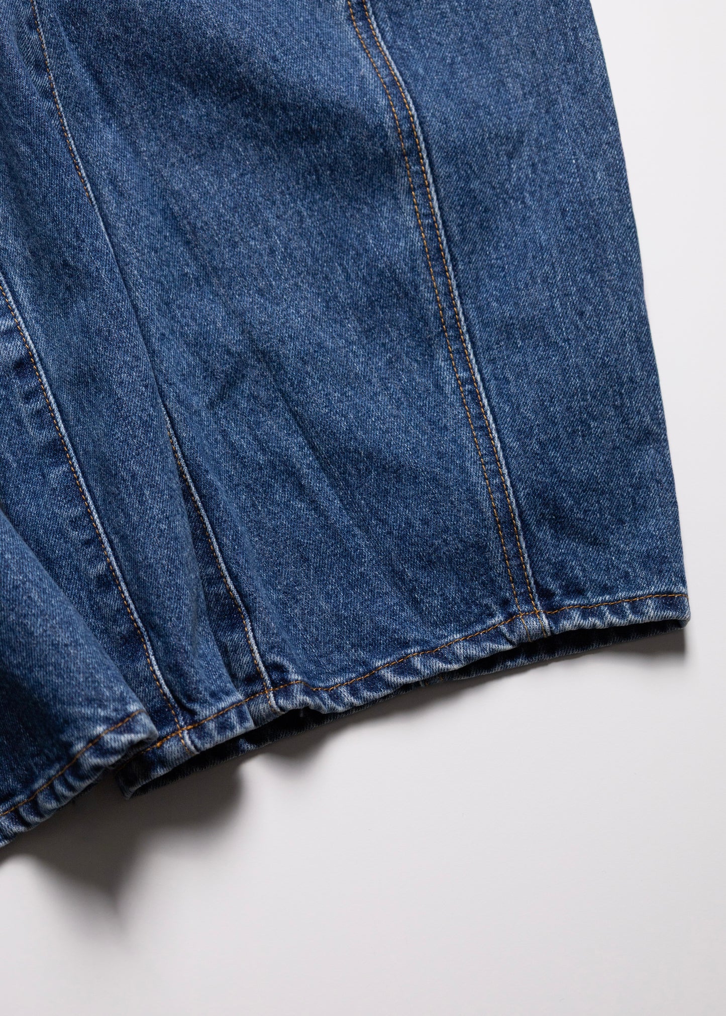 [KHOKI] 3D cutting denim pants
