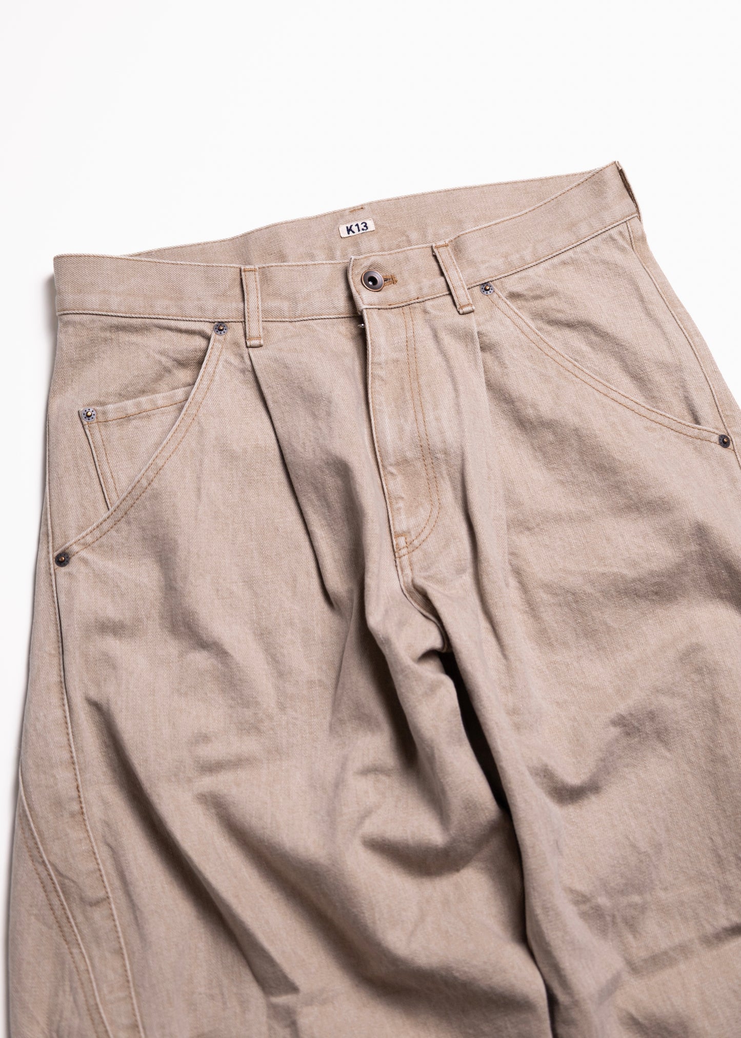 [KHOKI] 3D cutting denim pants