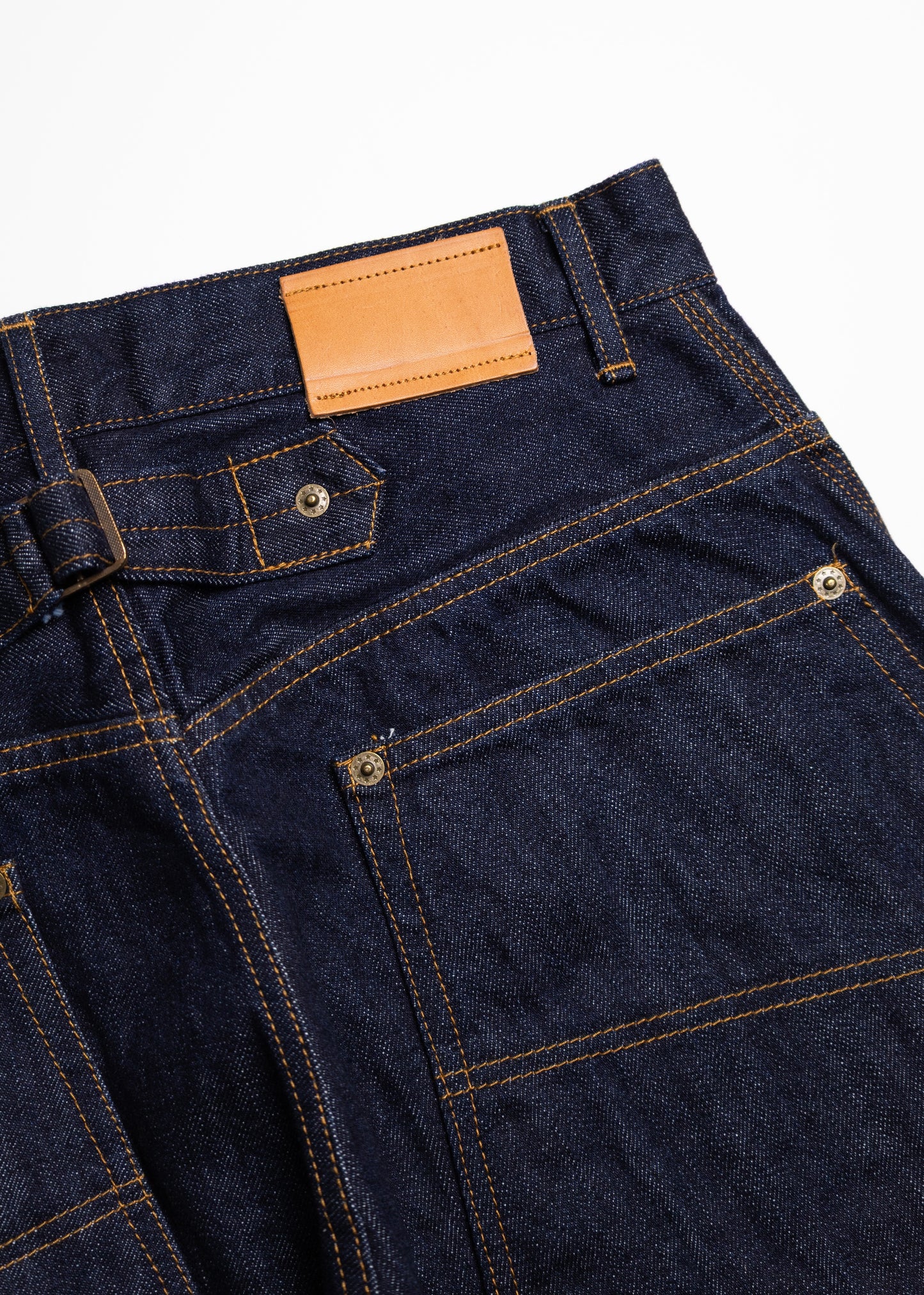 [KHOKI] 3D cutting denim pants