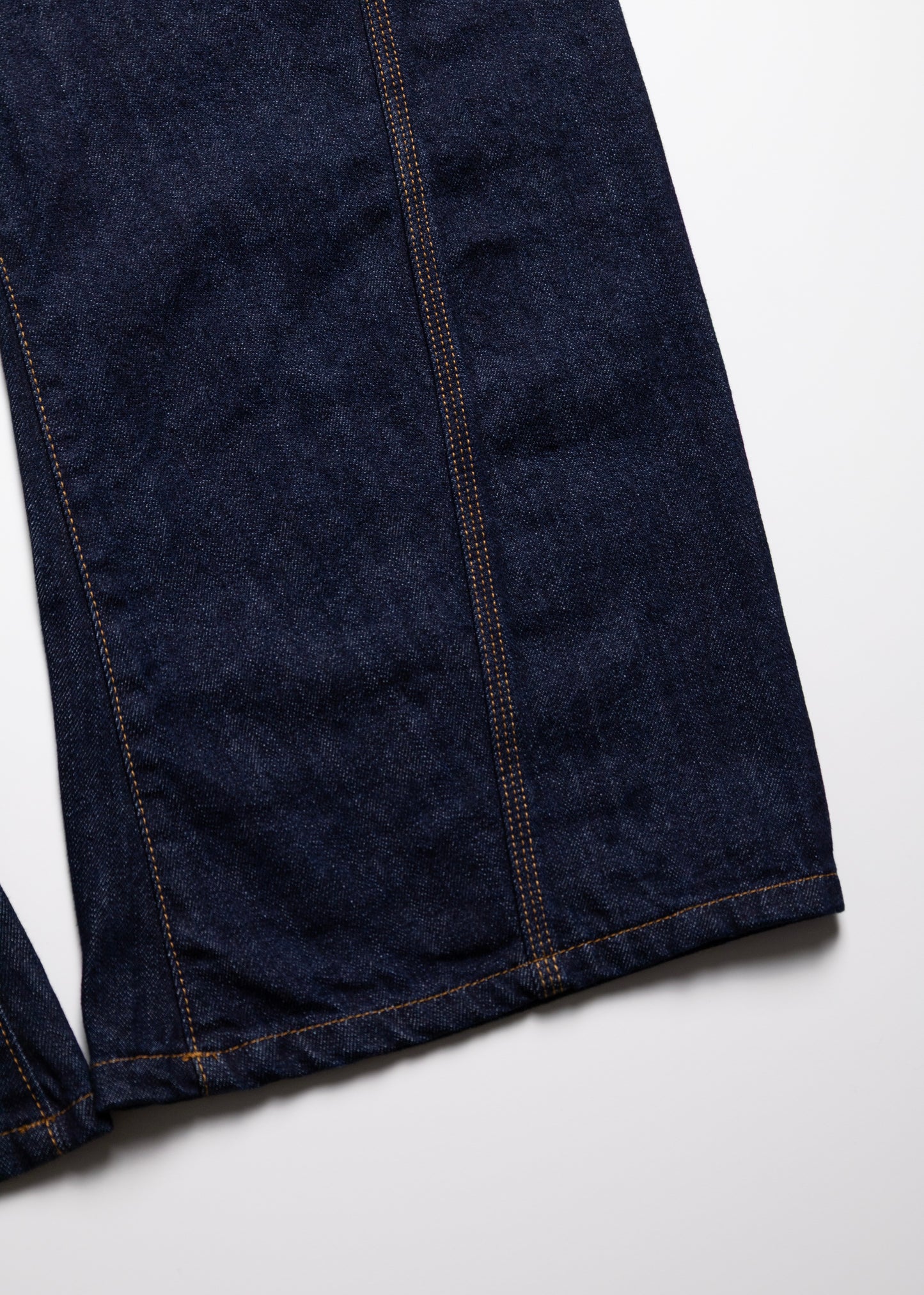[KHOKI] 3D cutting denim pants
