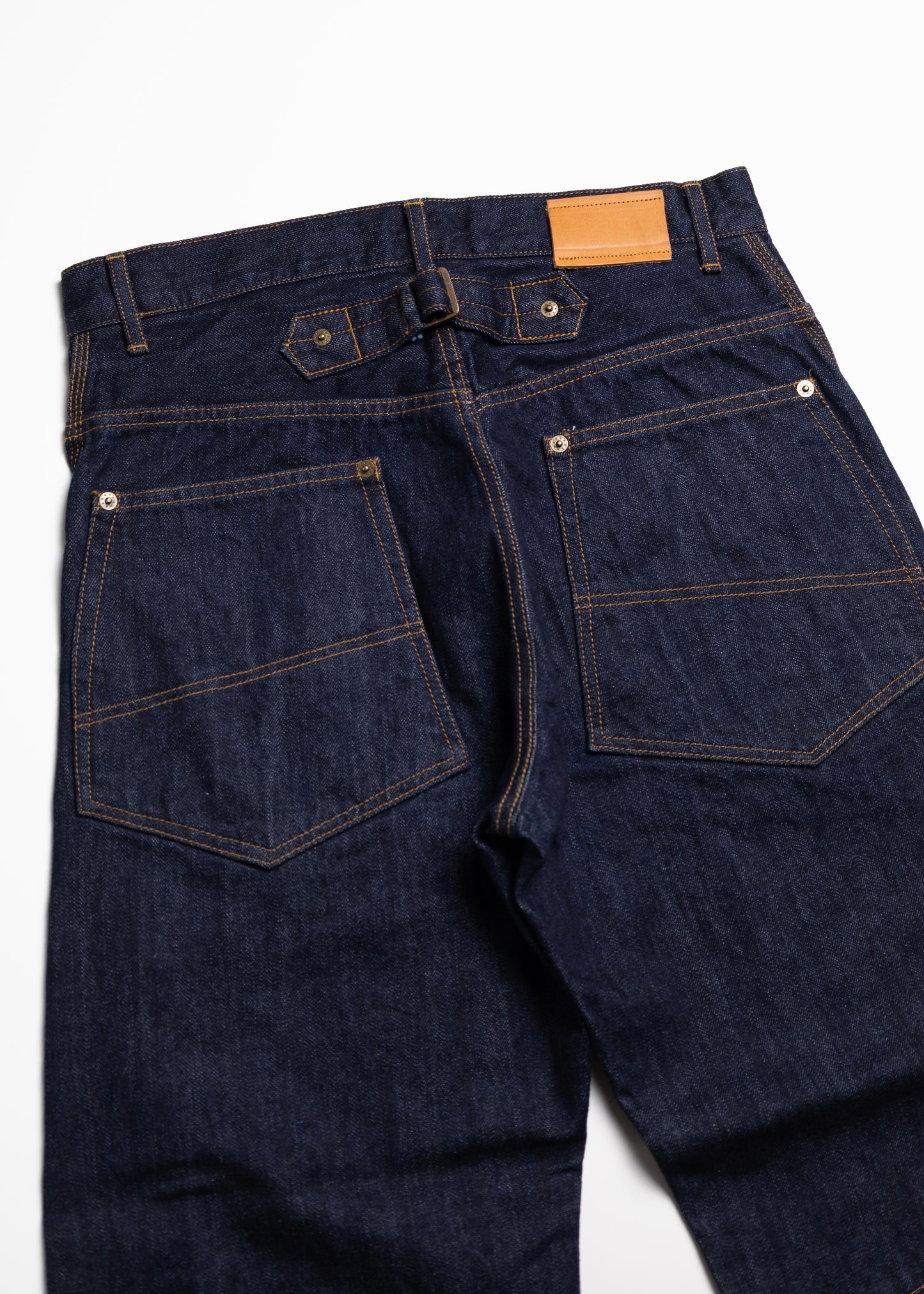 [KHOKI] 3D cutting denim pants