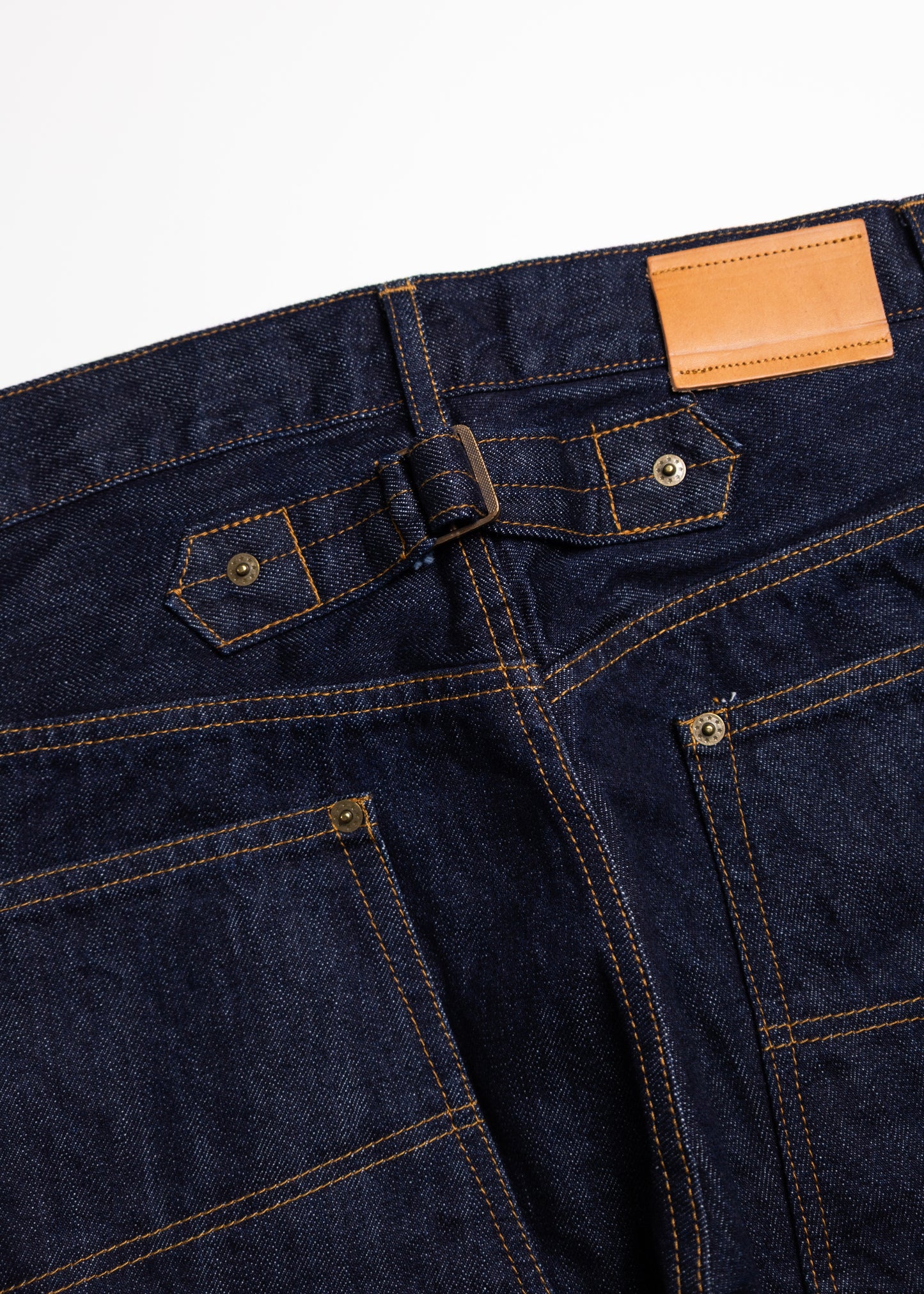 [KHOKI] 3D cutting denim pants