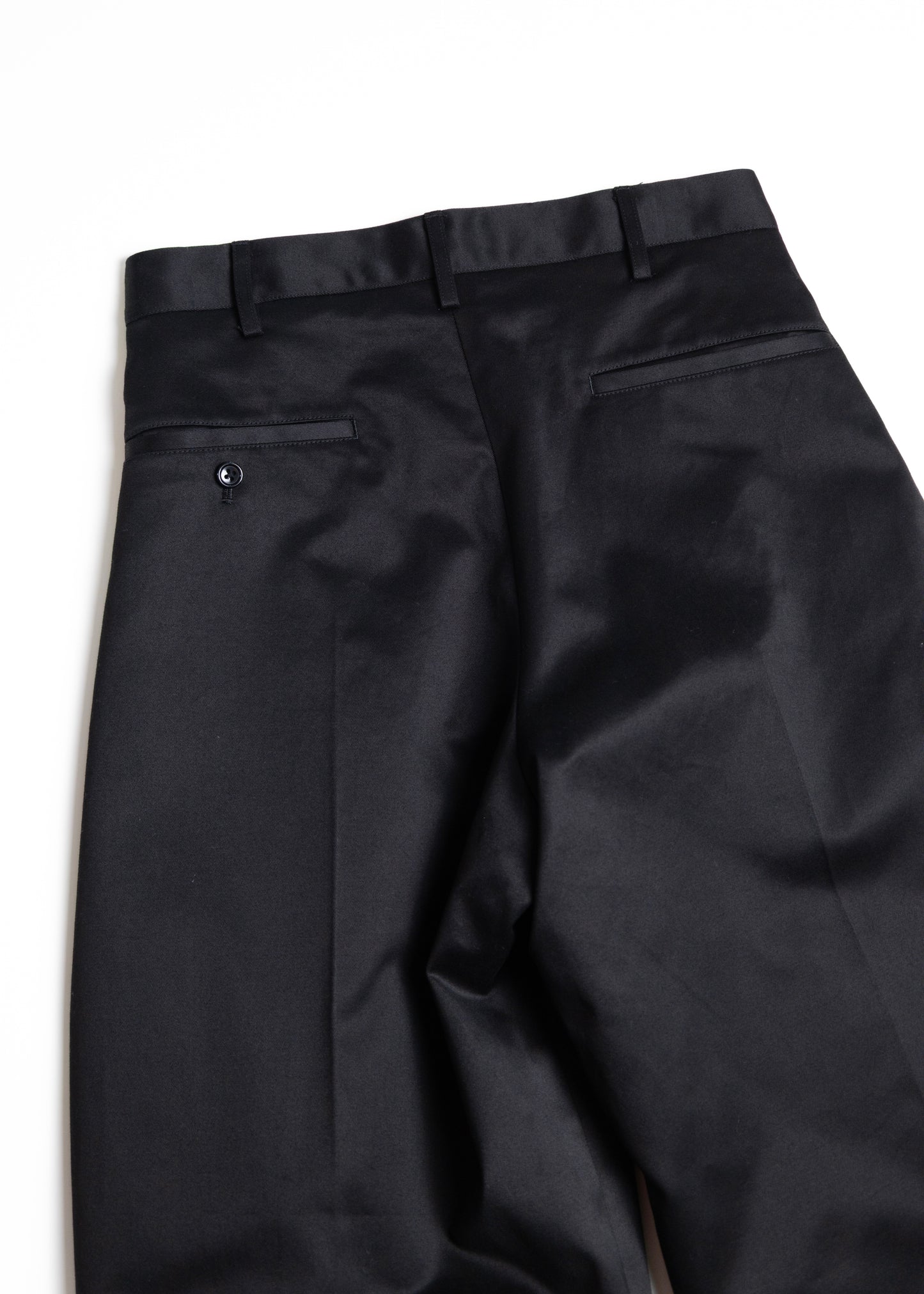 [KHOKI] Tuck-detail cotton pants