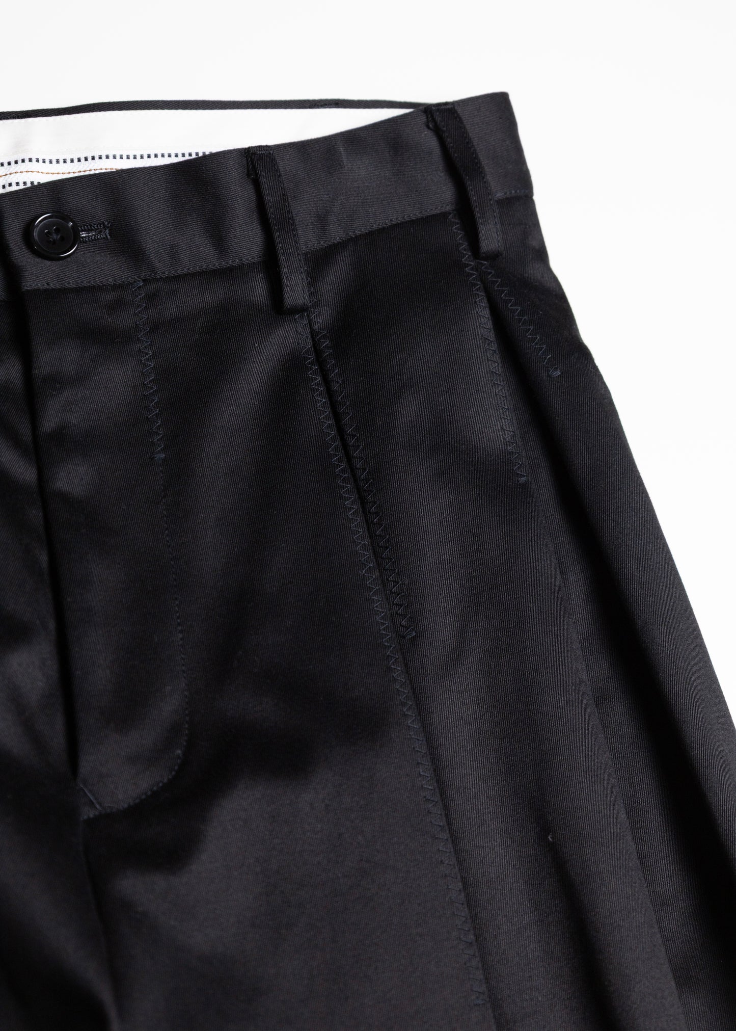 [KHOKI] Tuck-detail cotton pants