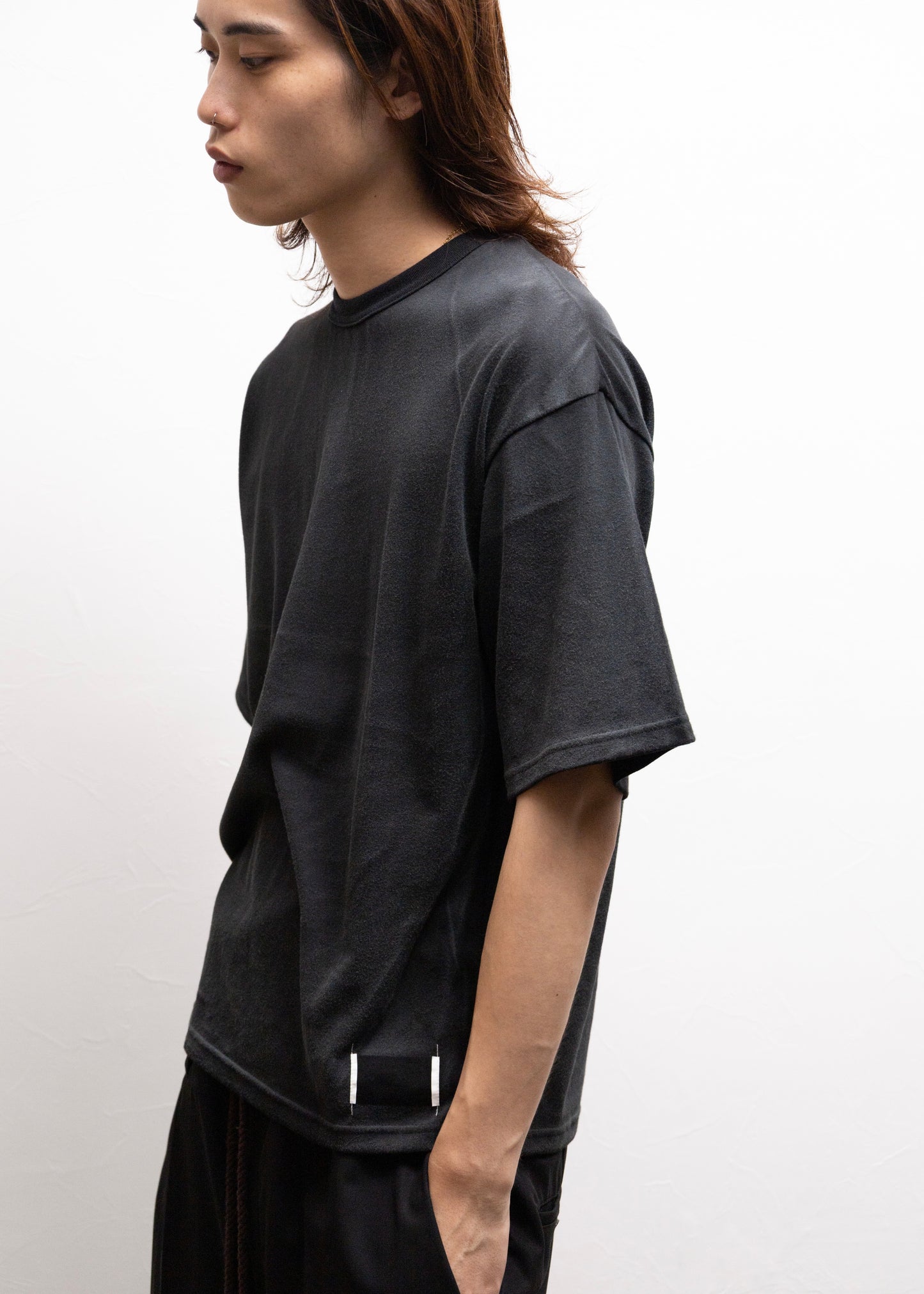refomed 10WASH FORMED TEE ”OVER” Tシャツ ブラック 側面 着用モデル 180cm SIZE1